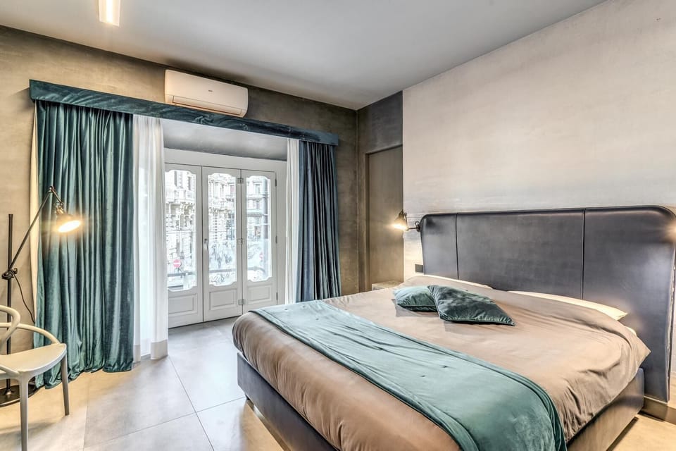 Deluxe Apartment | 1 bedroom, in-room safe, desk, iron/ironing board (on request)