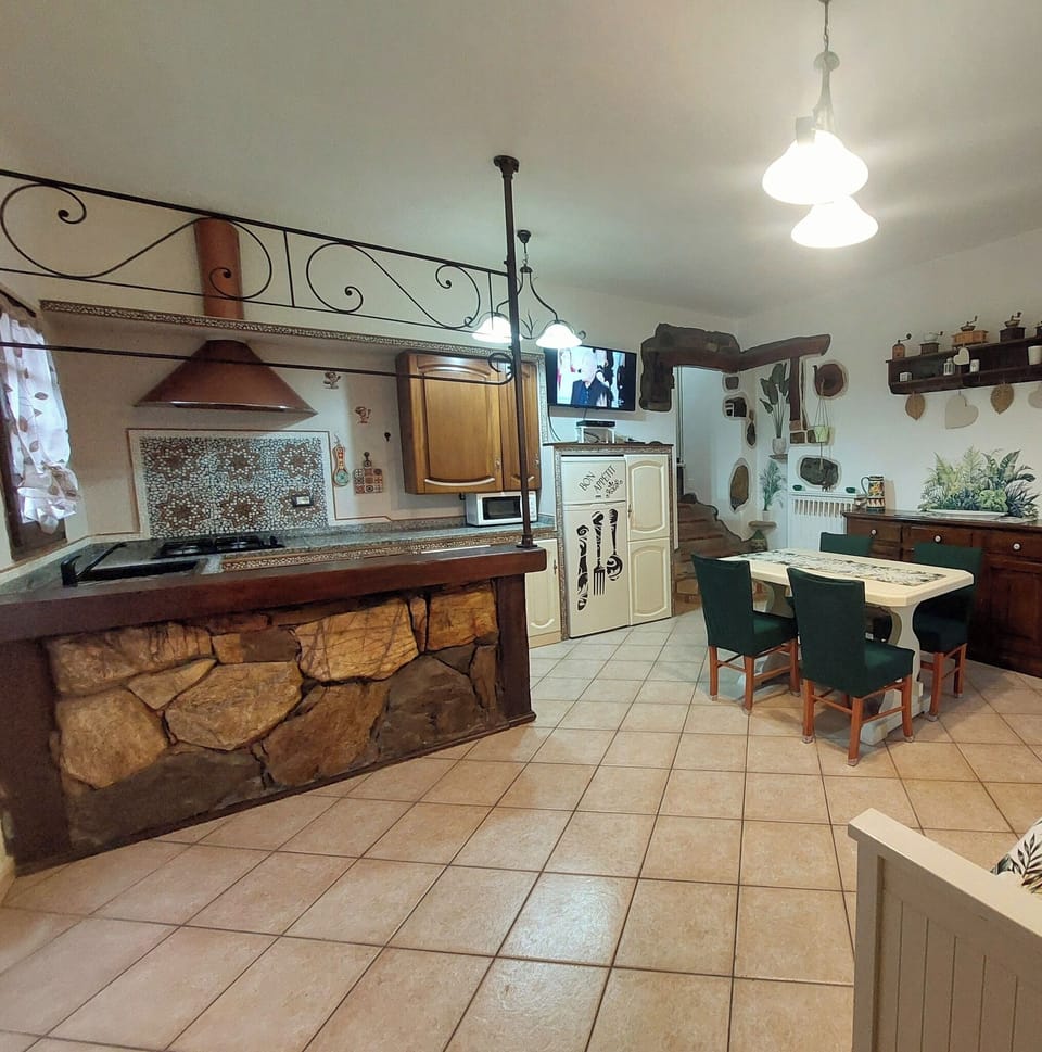 Apartment, 1 Bedroom, Smoking, Patio | Interior