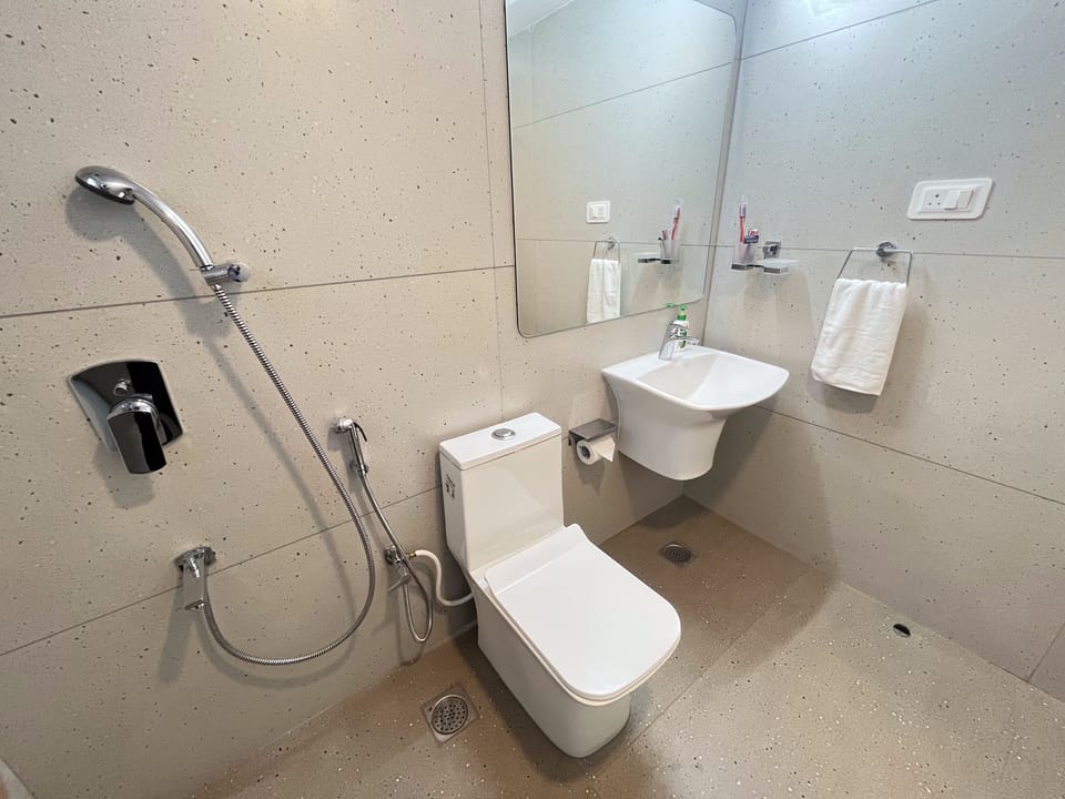 Luxury Room, City View | Bathroom | Shower, eco-friendly toiletries, slippers, towels