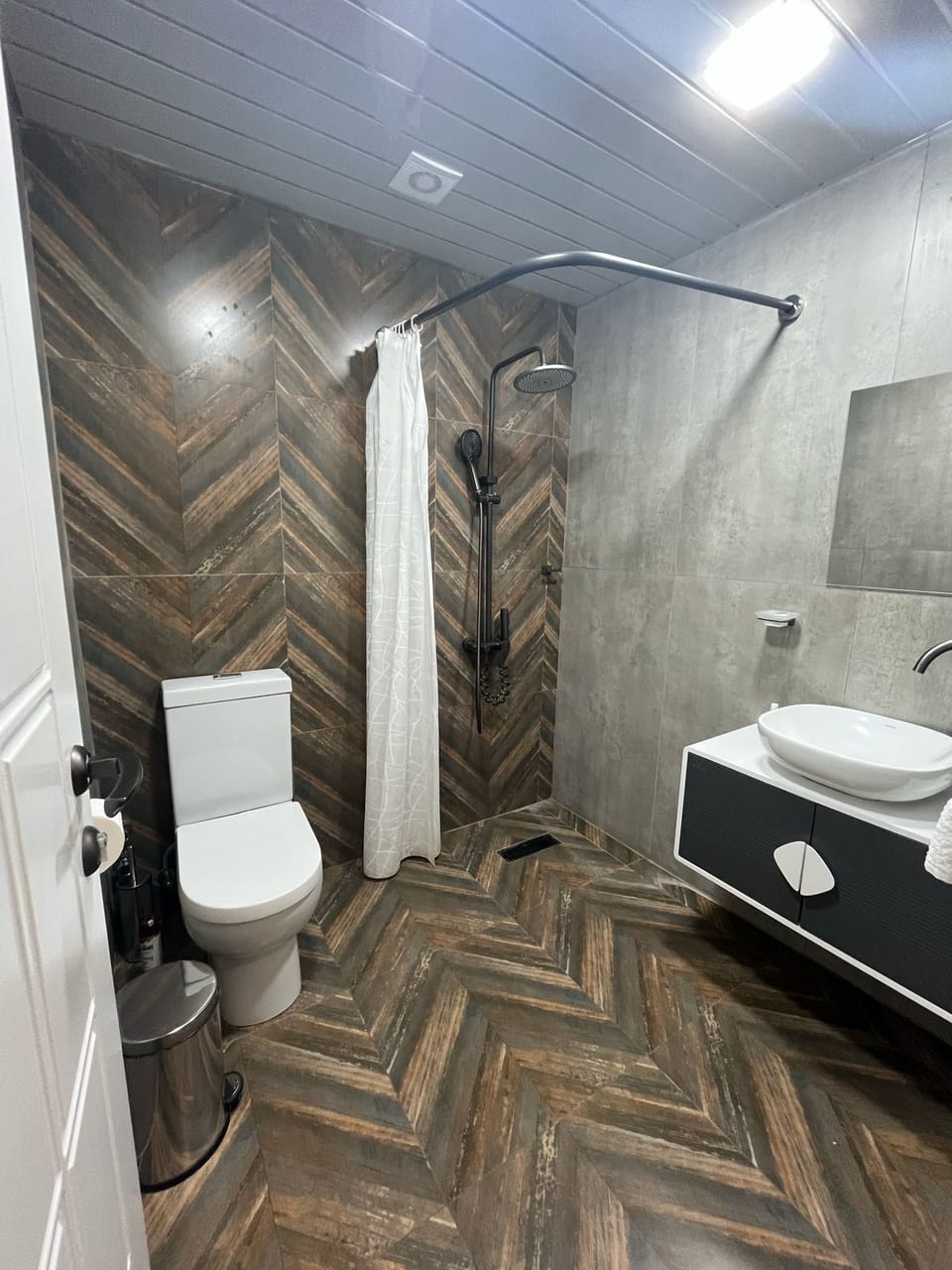 Shower, free toiletries, hair dryer, slippers