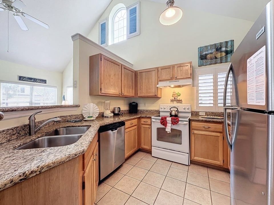 Condo, 2 Bedrooms | Private kitchen