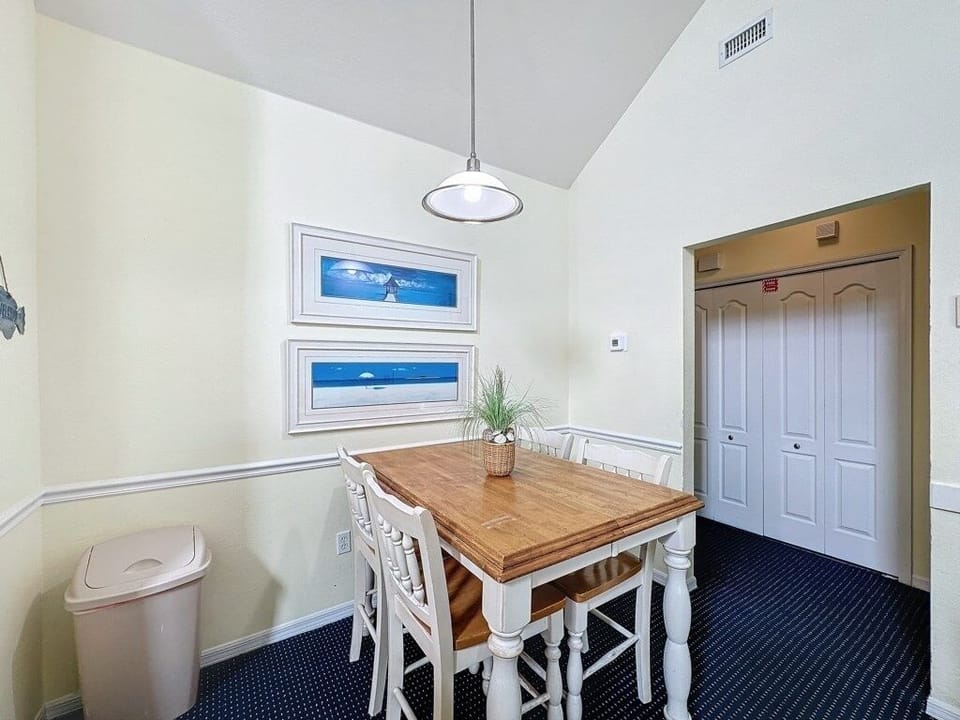 Condo, 2 Bedrooms | Dining