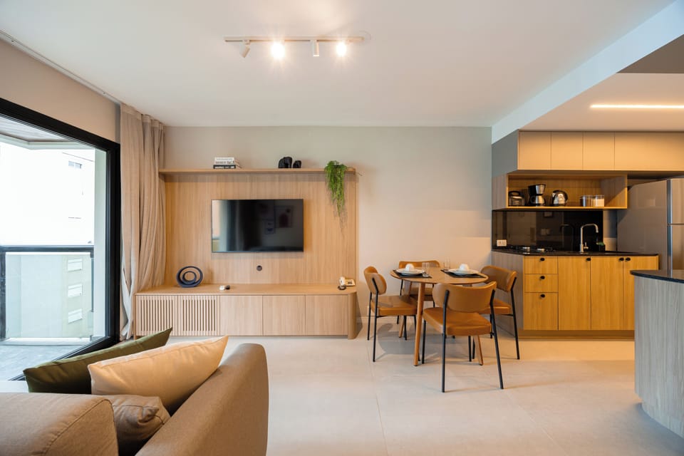 Basic Apartment, City View | Living area