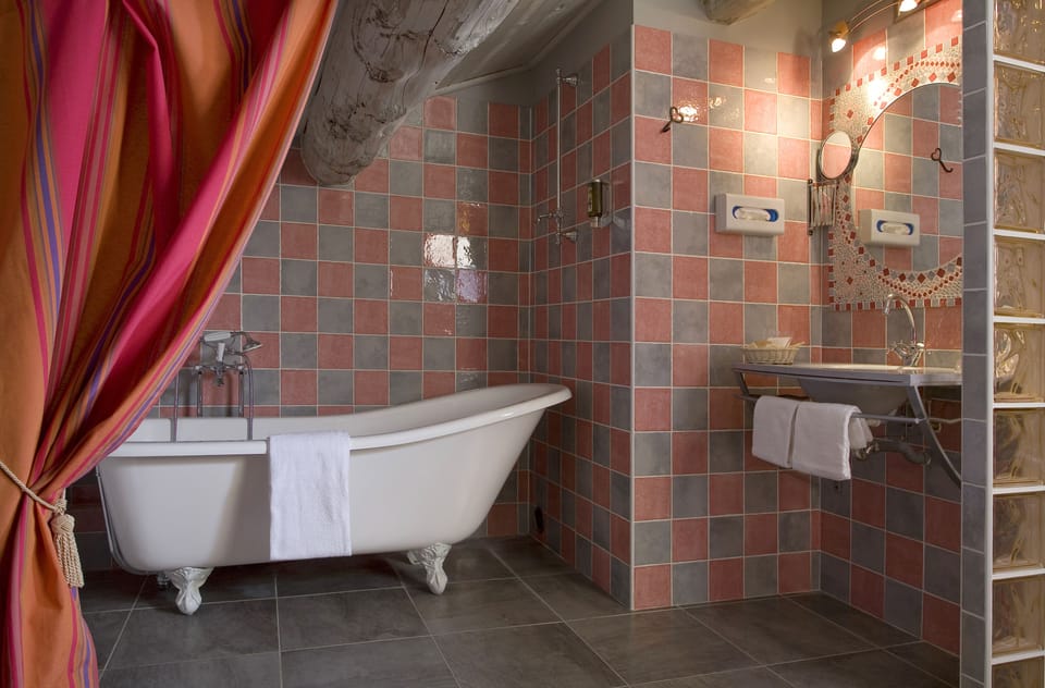 Comfort Triple Room, 1 Queen Bed | Bathroom | Hair dryer, bathrobes, towels