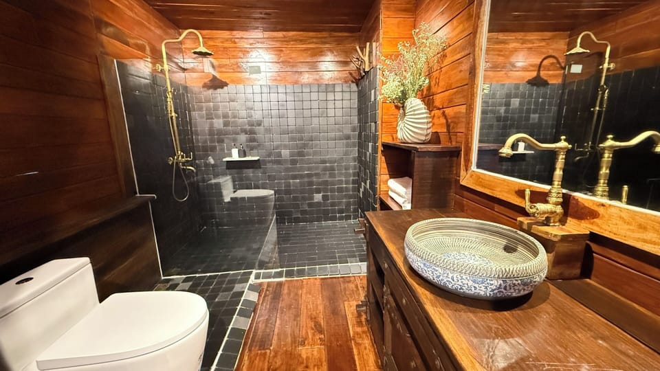 Separate tub and shower, free toiletries, hair dryer, slippers