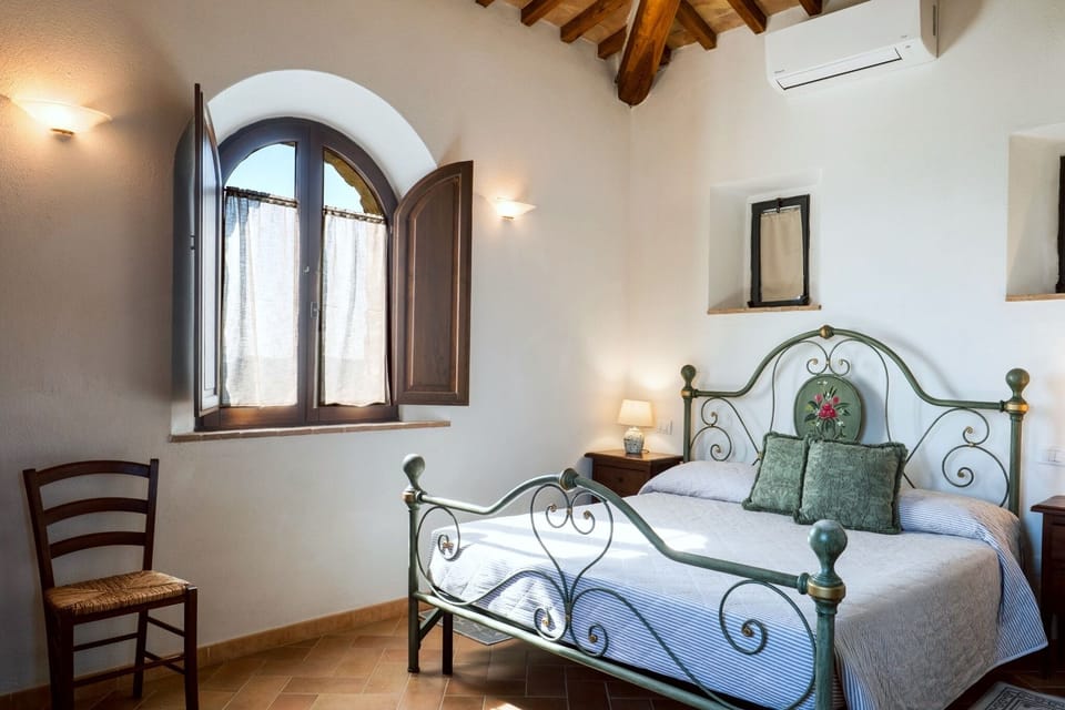 Apartment, 2 Bedrooms, Vineyard View, Executive Level | Free WiFi, bed sheets