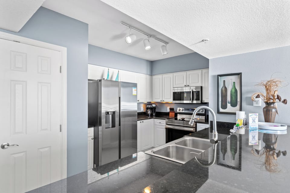 Condo, Multiple Beds, Balcony, Ocean View (Emerald Beach Resort 2028) | Private kitchen | Fridge, microwave, oven, stovetop