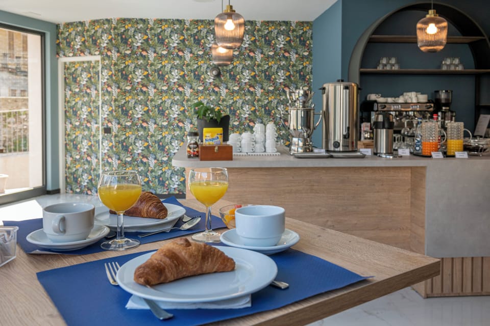 Daily buffet breakfast for a fee