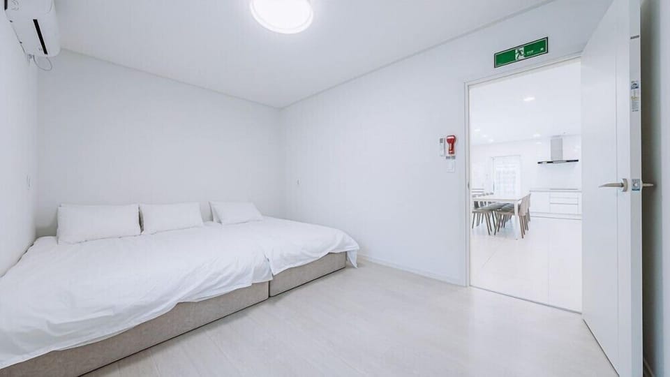 Room (private house)