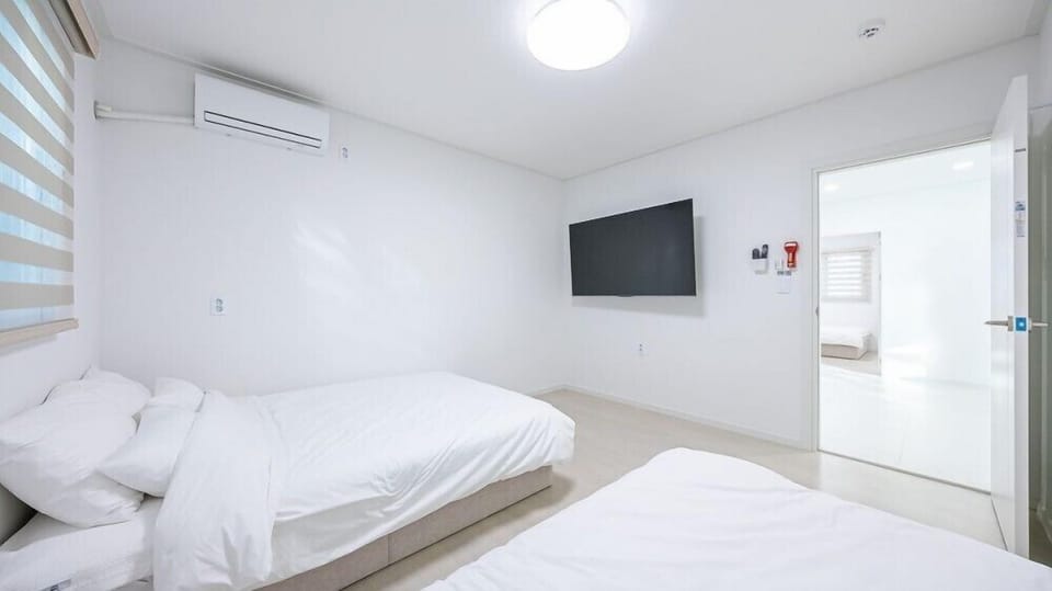 Room (private house)
