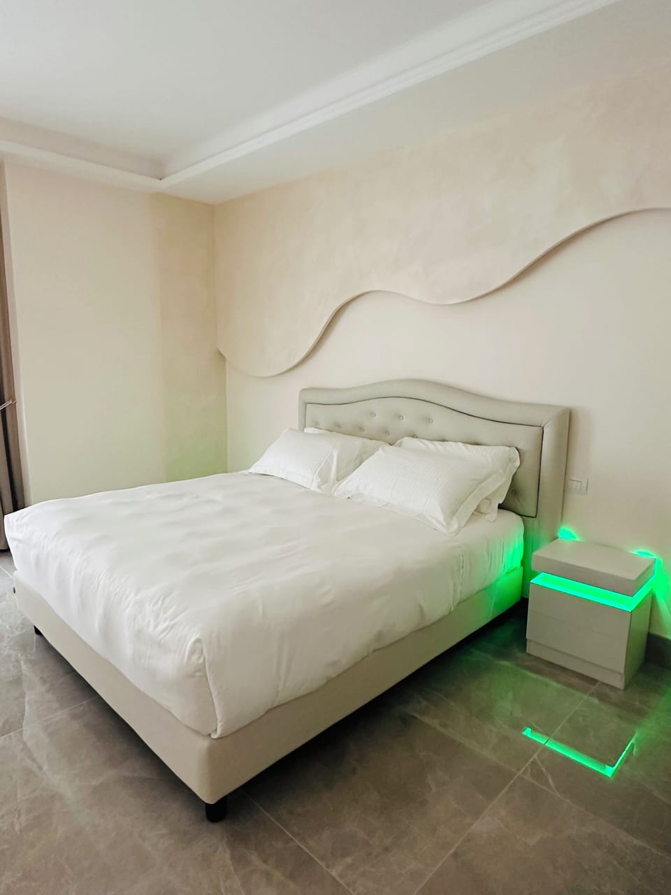 Deluxe Suite | 1 bedroom, desk, blackout drapes, soundproofing