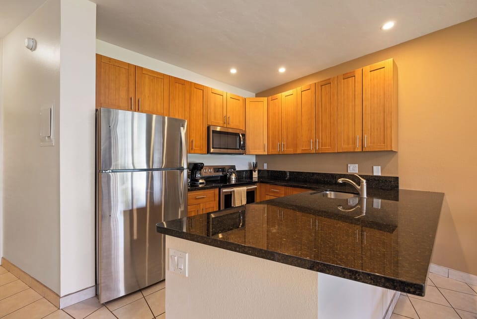 Deluxe Condo, Lanai, Ocean View | Private kitchen | Coffee/tea maker, full-size fridge, microwave, oven