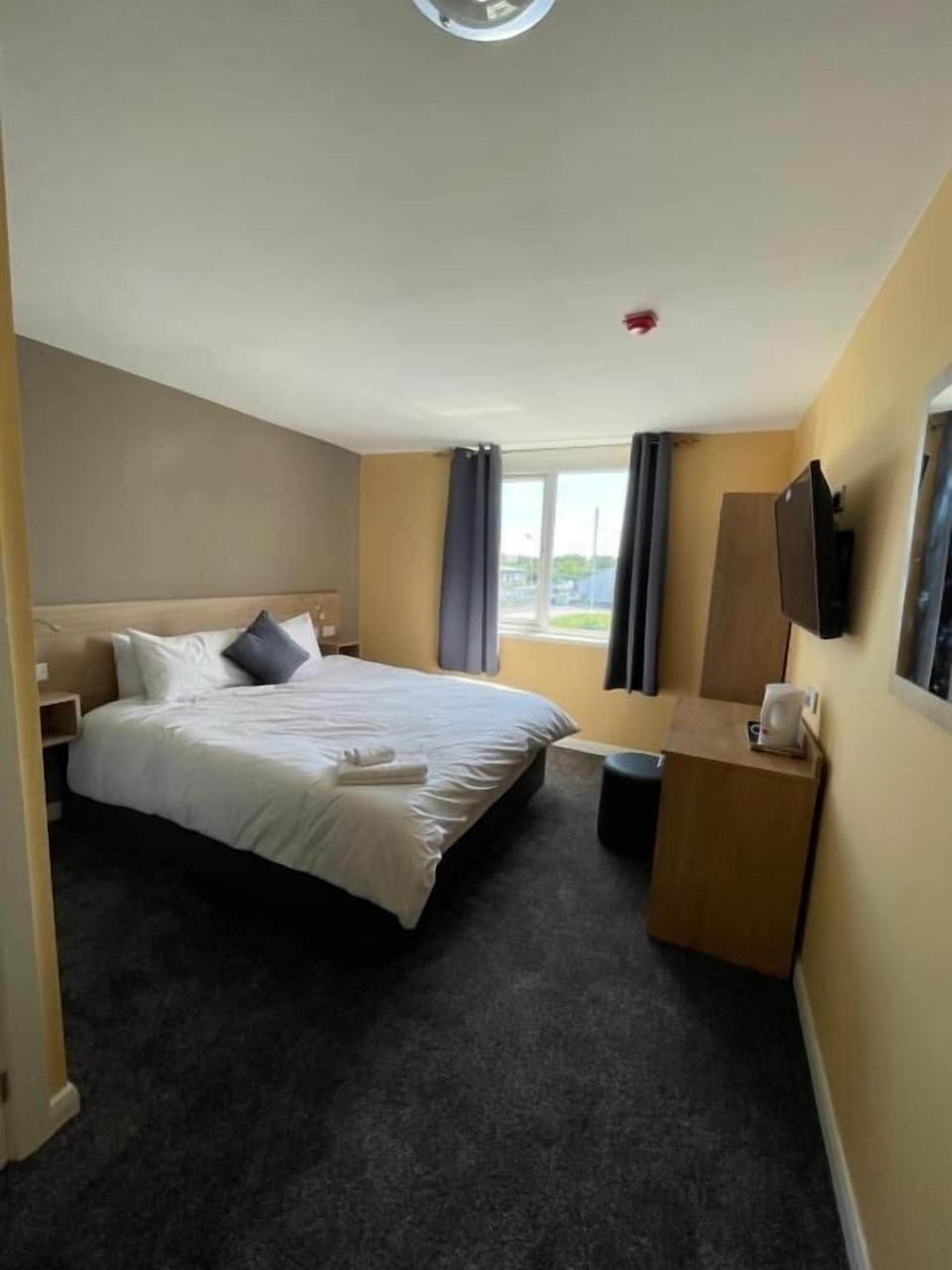 Deluxe Double Room, City View | Desk, laptop workspace, free WiFi