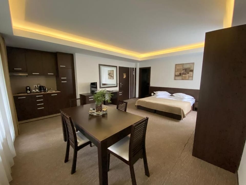 Deluxe Double Room, Balcony, Garden View | WiFi (free)