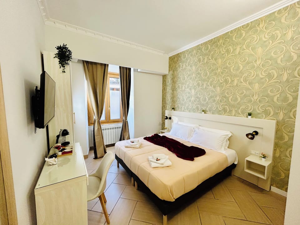 Comfort Double or Twin Room | In-room safe, desk, iron/ironing board, WiFi (free)