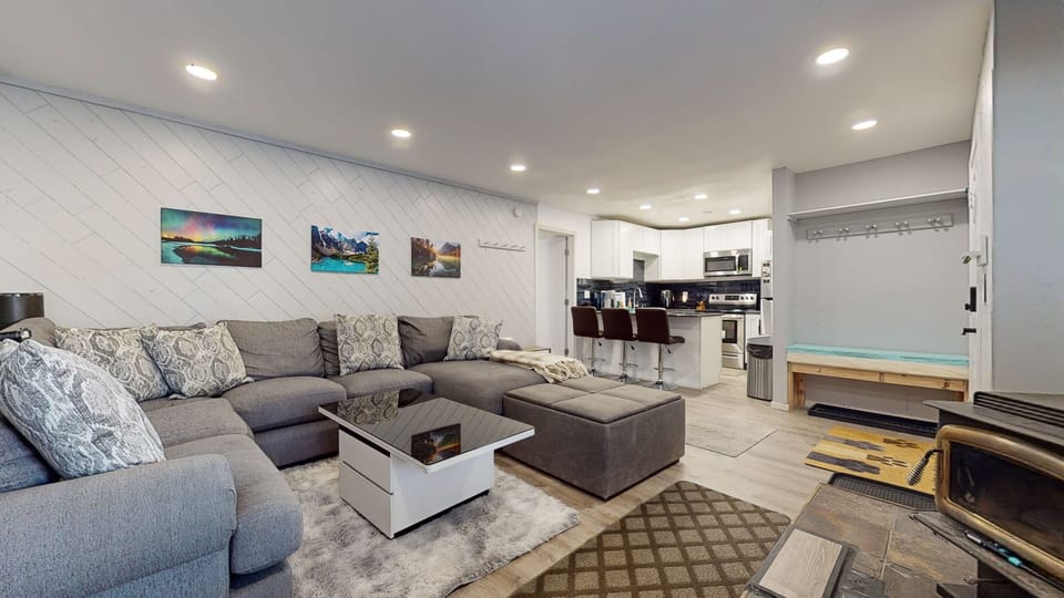 Condo, 2 Bedrooms | Living area | Smart TV