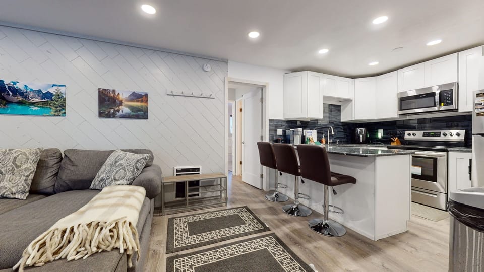 Condo, 2 Bedrooms | Living area | Smart TV