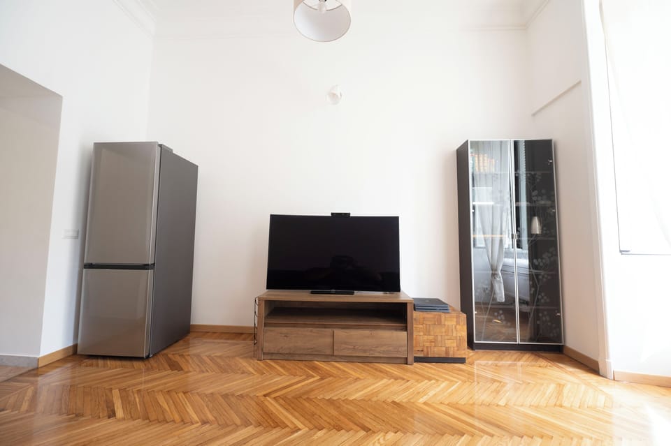 Apartment | Living area | 38-inch TV with digital channels