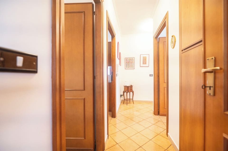Apartment | Living area | 40-cm TV with digital channels