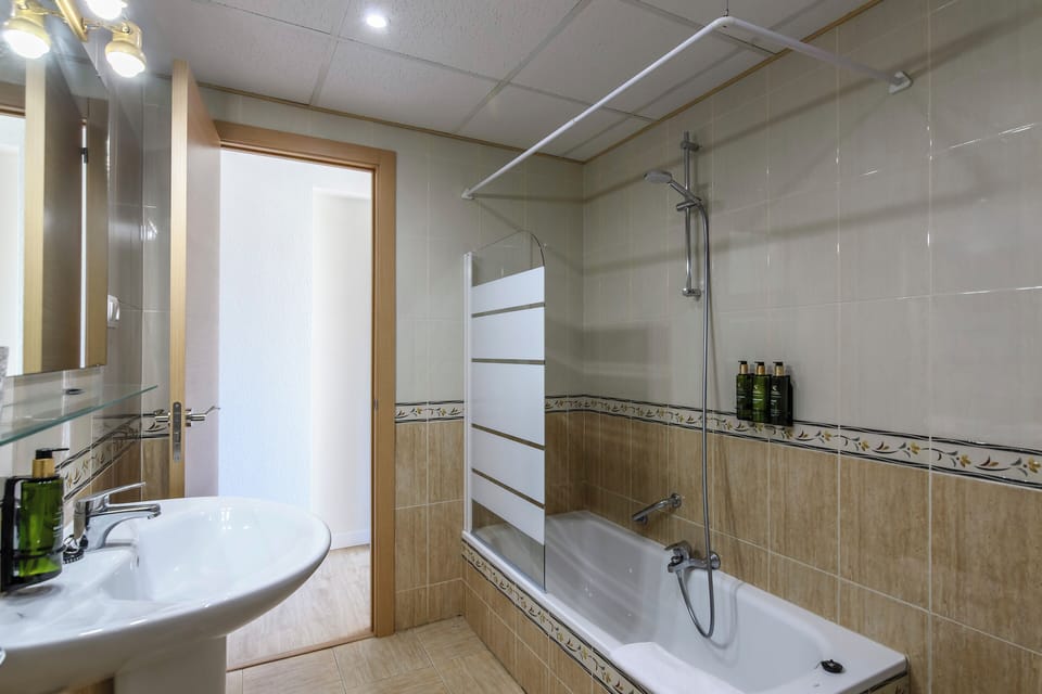 Standard Double Room Single Use, Balcony, City View | Bathroom | Bathtub, free toiletries, hair dryer, bidet