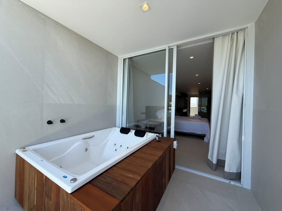 Suite Master | Jetted tub