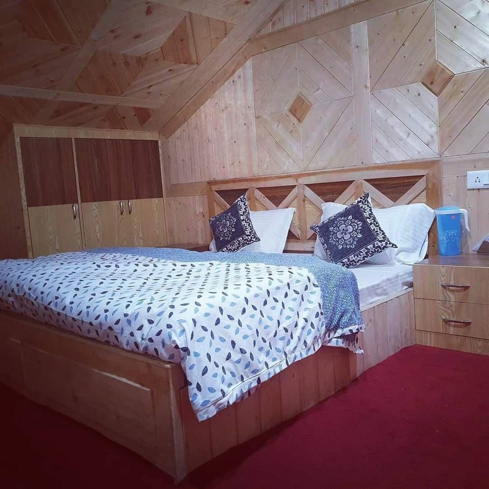 Comfort Double Room, Mountain View | Laptop workspace