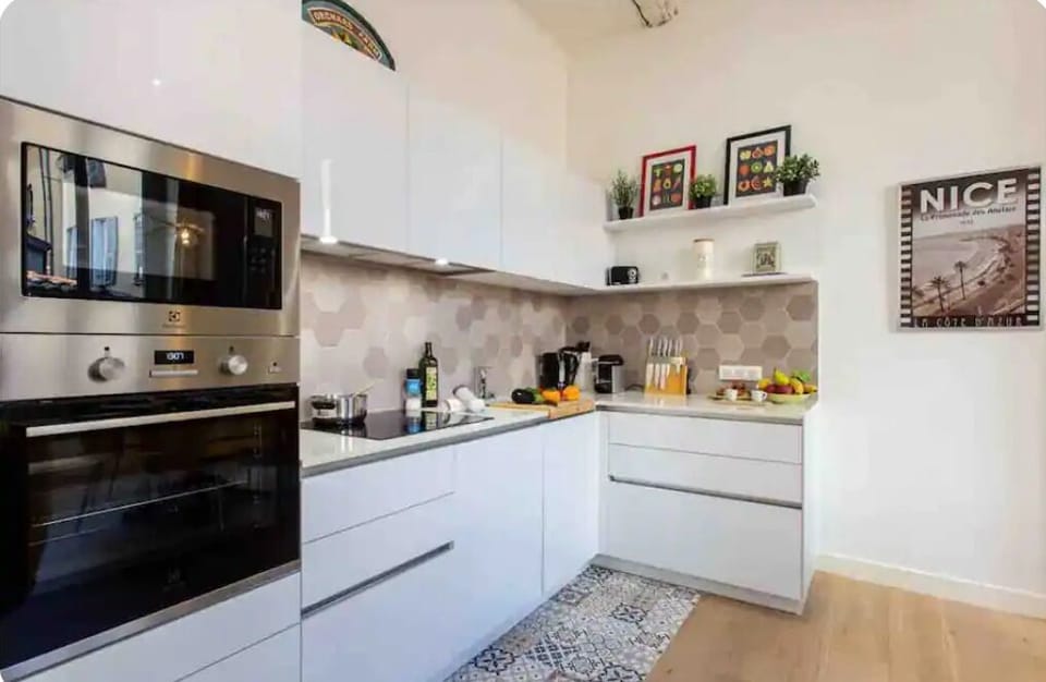 Romantic Apartment, City View | Private kitchen | Highchair, blender
