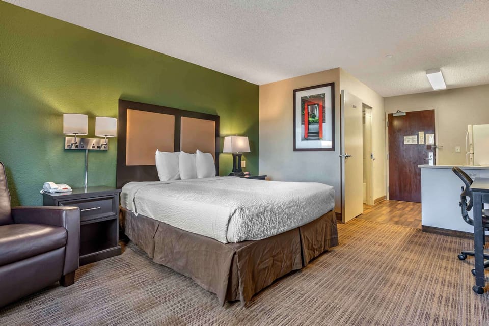 Desk, iron/ironing board, free WiFi, bed sheets