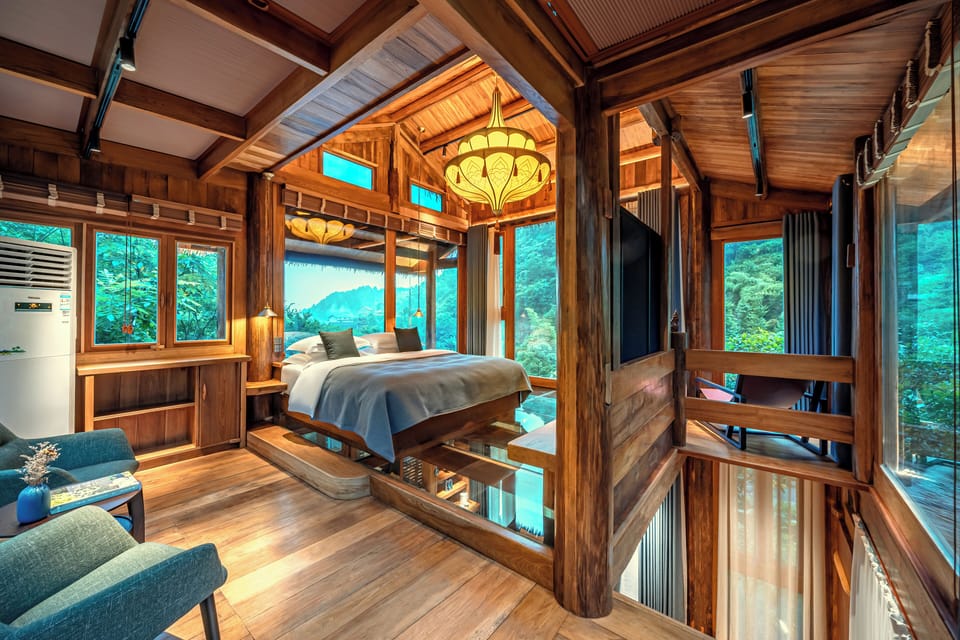 Romantic House, Valley View | Premium bedding, desk, laptop workspace, blackout drapes