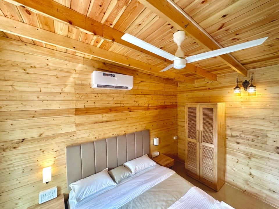 Deluxe Room, Balcony, Pool View | Desk, laptop workspace, iron/ironing board, free WiFi