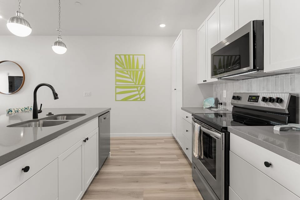 Townhome, 4 Bedrooms | Private kitchen | Fridge, oven, coffee/tea maker, toaster