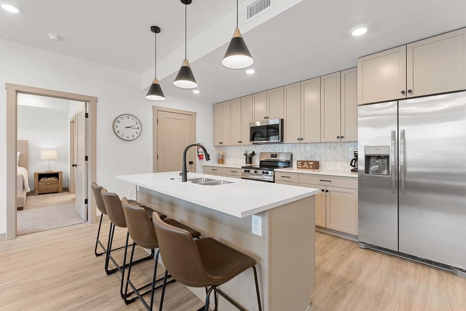 Condo, 2 Bedrooms | Private kitchen | Fridge, oven, coffee/tea maker, toaster