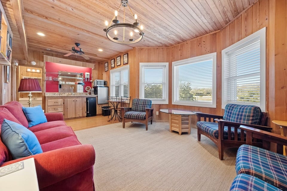 House, Multiple Bedrooms | Living area