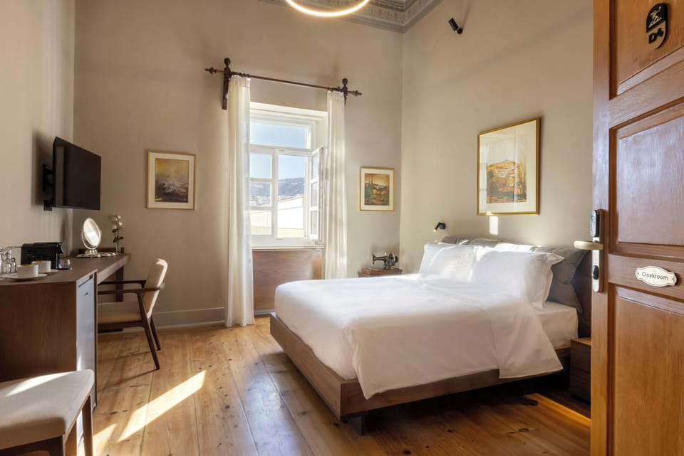 Comfort Double Room, City View | Individually decorated, desk, soundproofing, iron/ironing board