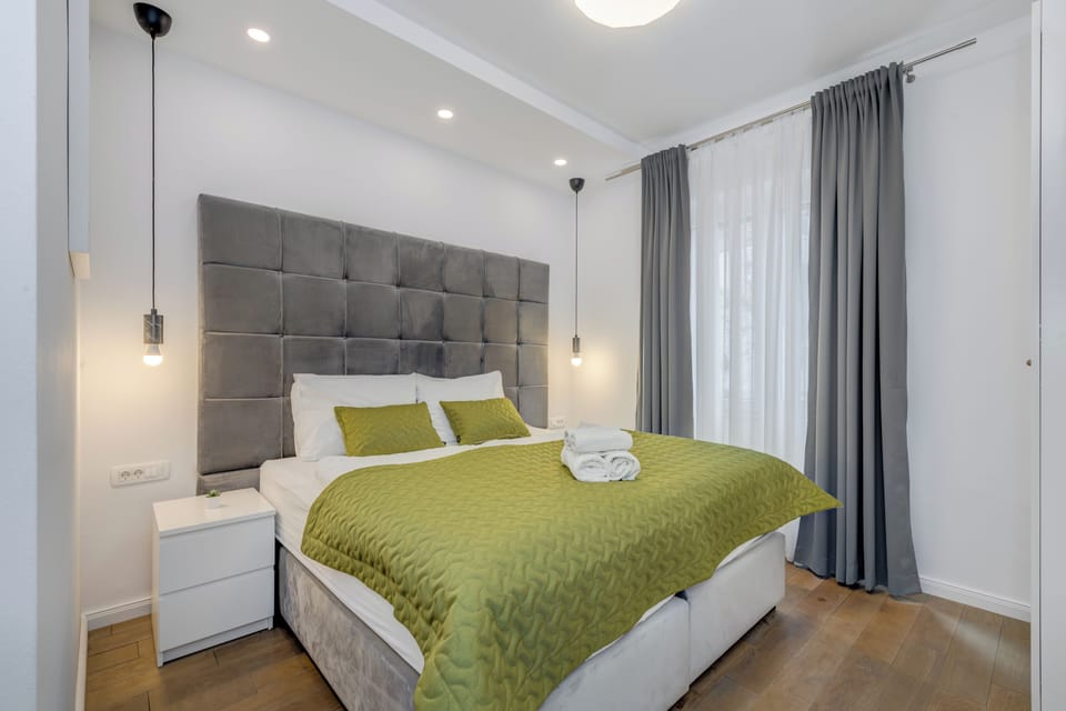 Deluxe Double Room | In-room safe, desk, blackout drapes, soundproofing