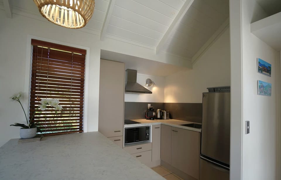 Superior Chalet, 1 Bedroom, Hot Tub, Sea View | Private kitchen | Mini-fridge, stovetop, coffee/tea maker, electric kettle