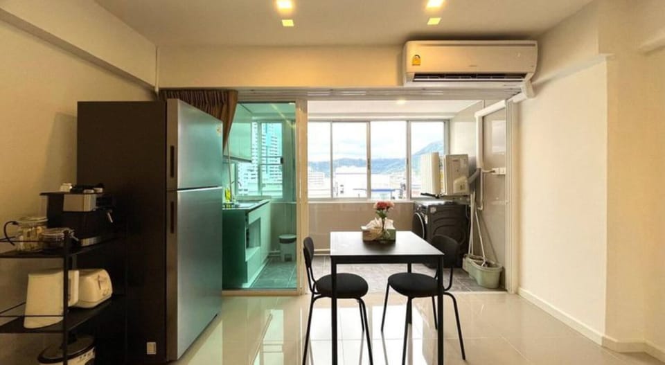 Apartment, 1 Bedroom, Accessible, Balcony | Dining room