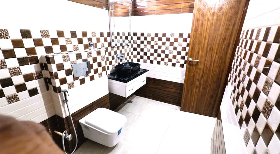 Standard Room | Bathroom | Shower, rainfall showerhead, free toiletries, towels