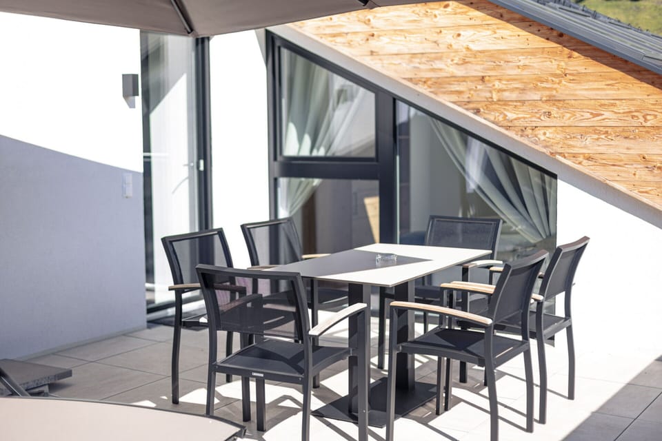 Apartment | Outdoor dining