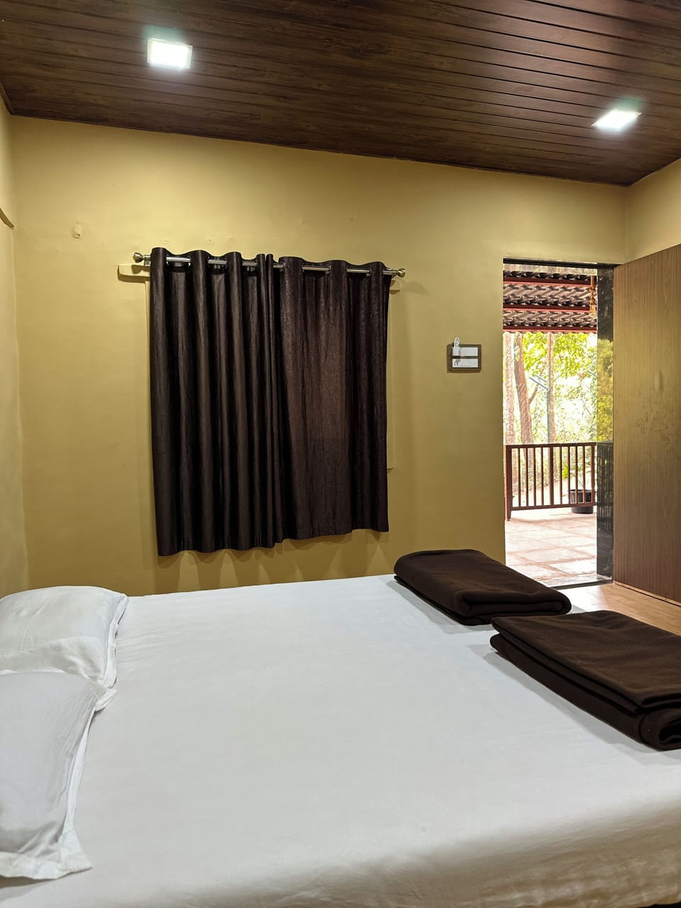Deluxe Riverside Cottage | Select Comfort beds, WiFi (free)