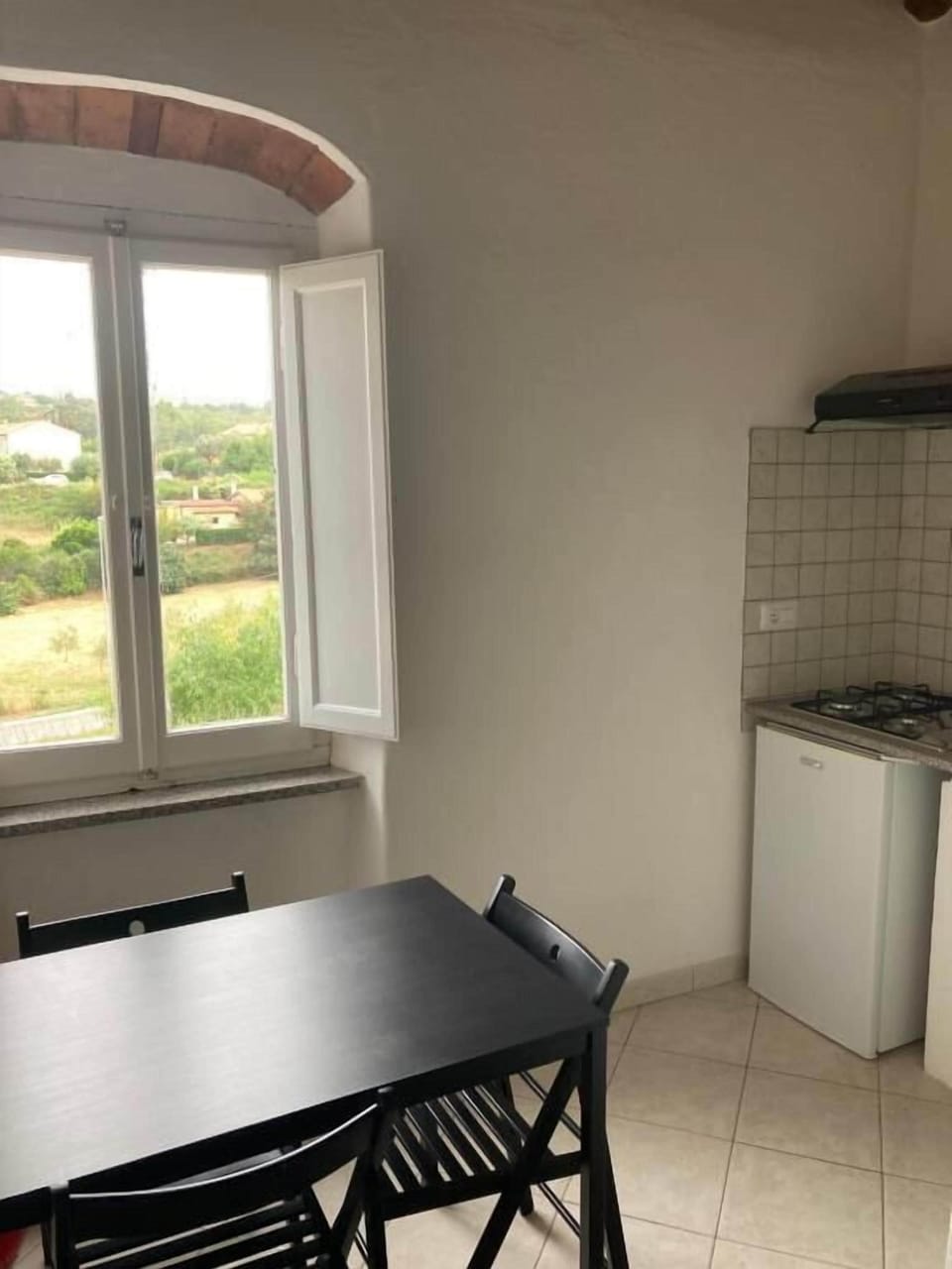 Standard Apartment, Garden View | Private kitchen | Fridge, stovetop, cookware/dishes/utensils