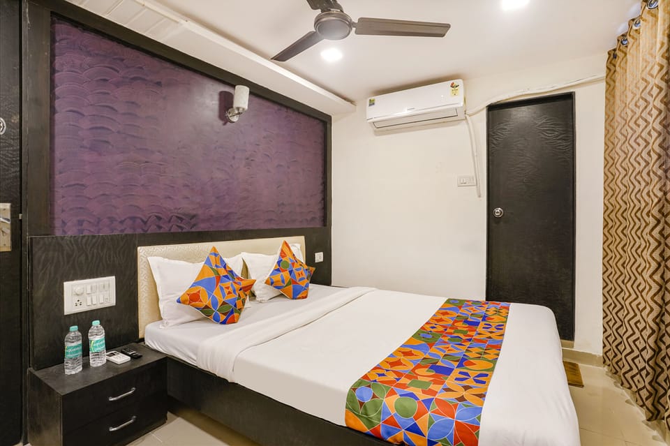 Egyptian cotton sheets, premium bedding, in-room safe, free WiFi