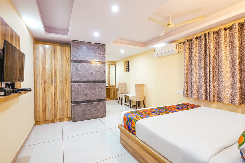 Egyptian cotton sheets, premium bedding, in-room safe, free WiFi