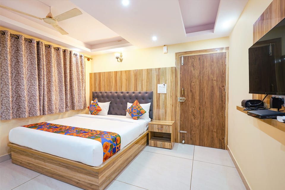 Egyptian cotton sheets, premium bedding, in-room safe, free WiFi