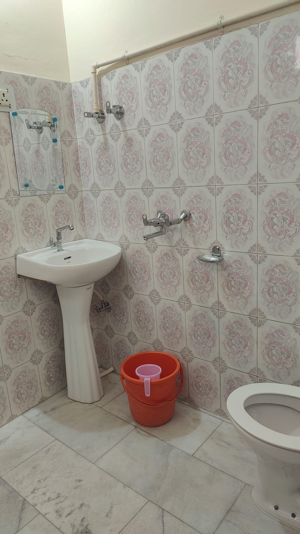 Classic Double Room, City View | Bathroom | Shower, free toiletries, slippers, bidet