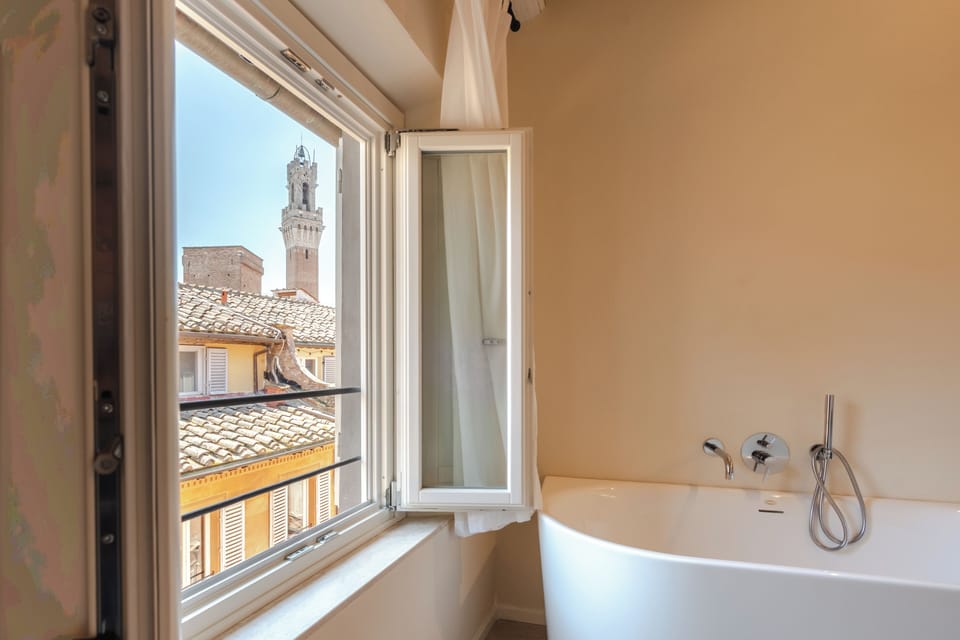 Superior Room, City View | Bathroom | Free toiletries, hair dryer, slippers, bidet
