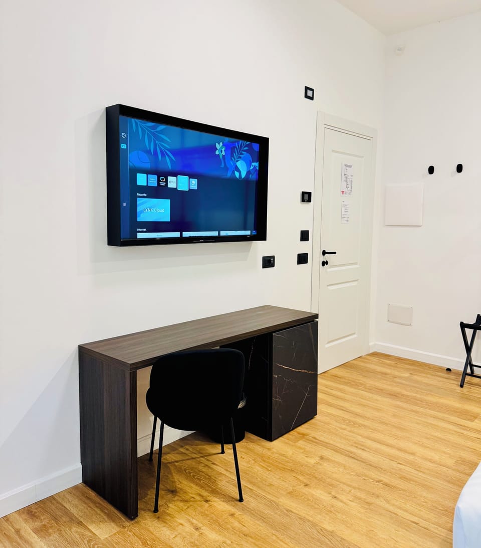 Deluxe Double Room, 1 Queen Bed, Non Smoking, Private Bathroom | In-room safe, desk, WiFi (free)