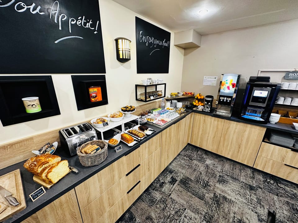 Daily buffet breakfast for a fee