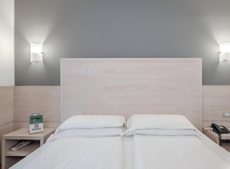 Comfort Double or Twin Room, Non Smoking | Minibar, desk, laptop workspace, WiFi (free)