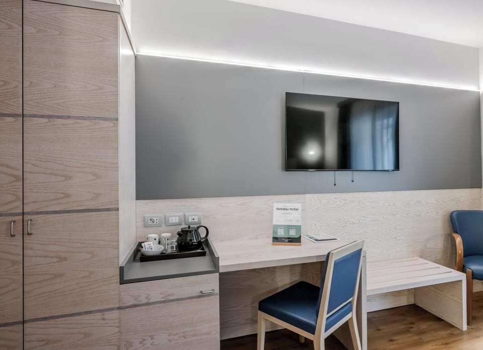 Comfort Double or Twin Room, Non Smoking | Minibar, desk, laptop workspace, WiFi (free)